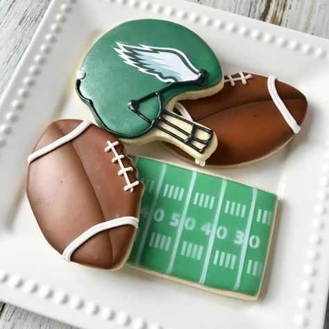 Bunnycakes LLC/Bunny Lyons (@bunnycakesandcookies) • Instagram photos and videos Football Game Cookies, Eagles Cookies Decorated, Eagles Cookies Philadelphia, Eagles Football Cookies, Philadelphia Eagles Cookies, Eagles Cookies, Football Helmet Cookies, Football Cookies Decorated, Eagles Football Helmet