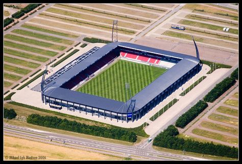 Favorite Small Stadium (- 20,000) - SkyscraperCity Small Stadium Design Concept, Small Stadium Design, Small Stadium, Indoor Soccer Field, Sparta Rotterdam, Stadium Seating, Club Branding, Stadium Architecture, Sport Shirt Design