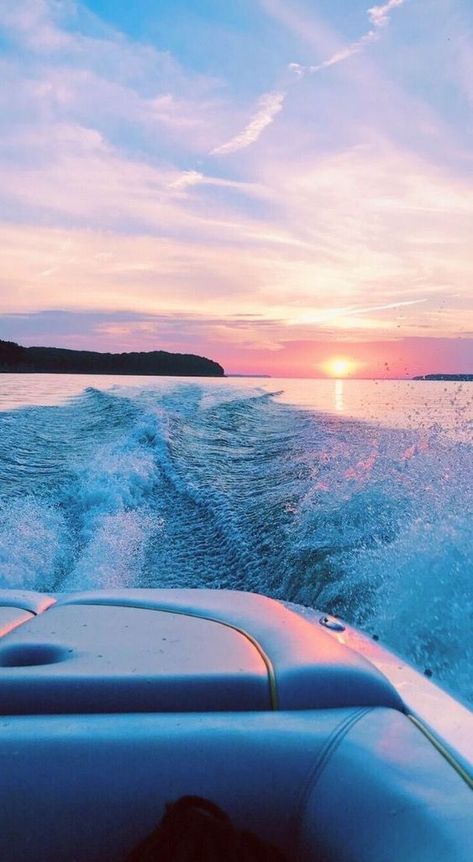 Vsco Pic Ideas, Sunset Tattoos, Vsco Pictures, Shotting Photo, Picture Collage Wall, Before Sunset, On A Boat, Amazing Sunsets, Photo Wall Collage