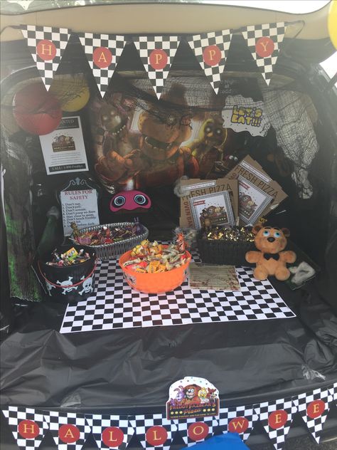 Five Nights at Freddy's Trunk or Treat Decoration. Halloween Trends, Chuck E Cheese, Seasonal Treats, Fall Halloween Crafts, Trunk Or Treat, Fnaf Drawings, 9th Birthday, Halloween Projects, Hallows Eve