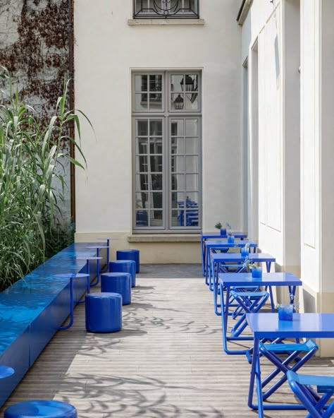 In Paris, Dover Street Market Expands With Crosby Cafe | Azure Magazine Pop Up Cafe, Terrasse Design, Blue Cafe, Playful Art, Cafe Concept, Cafe Terrace, Dover Street Market, Outdoor Cafe, Coffee Shop Design