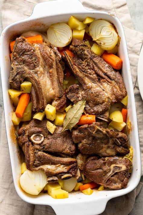 Try This Herbed Lamb Chop Casserole With Carrots and Onions for Dinner Lamb Chop Casserole Recipes, Lamb Shoulder Chops Recipes, Lamb Chop Casserole, Eenskottel Geregte, Lamb Casserole Recipes, Baked Lamb Chops, Lamb Shoulder Chops, Crockpot Recipes For Two, Lamb Casserole