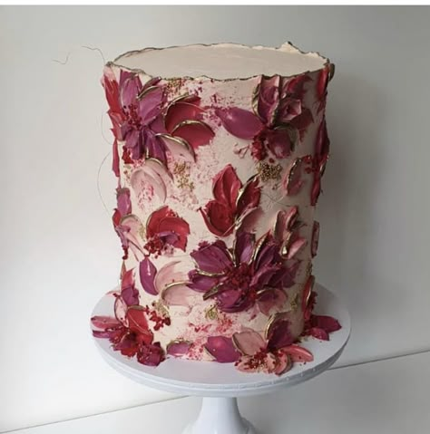 Red Buttercream Flowers, Red And Pink Cake Ideas, Red Buttercream Cake, Red Floral Cake, Pink And Red Cake, Raspberry Wedding Cake, Mom Bday Cake, Ivy Cake, Cakes To Sell