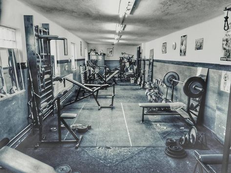 Back to old school... #oldschoolgym#training#oldschool#bestrelax#generation#myfavourite#bodybuilding#fitness#gym Old School Gym, Fit Quotes, Gym Vibes, Home Gym Basement, Dream Gym, Dream Home Gym, Gym Images, Gym Wallpaper, Gym Antrenmanları