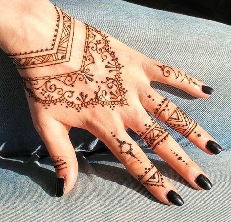 Mehndi Designs Unique Modern, Back Hand Bridal Mehndi Designs, Bridal Mehndi Designs Unique, Back Hand Bridal Mehndi, Henna Finger Tattoo, Mehndi Designs Unique, Cool Henna Tattoos, Cool Henna, Full Hand Mehndi Design