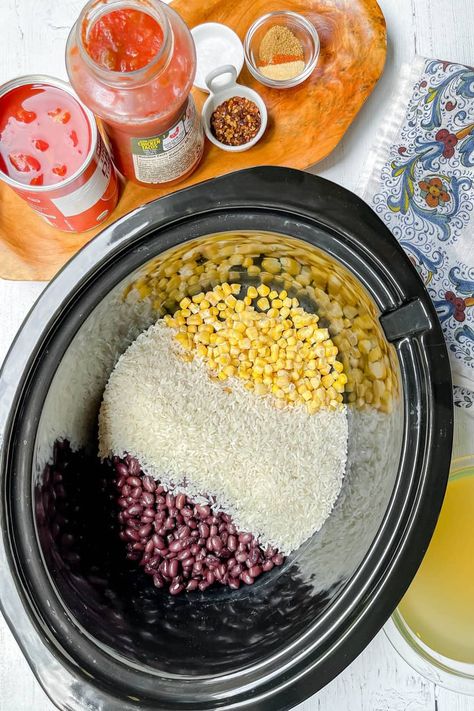 Easy Crockpot Chicken Burrito Bowl, Crockpot Burrito Bowl Chicken, Crockpot Burrito Bowl, Chicken Burrito Bowl Crockpot, Crock Pot Burrito Bowl, Slow Cooker Burrito, Enchiladas Crockpot, Slow Cooker Mexican Recipes, Crockpot Mexican Chicken