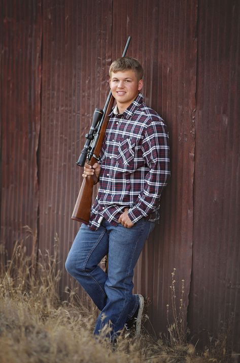 Senior Boy Poses, Hunting Photoshoot, Hunting Senior Pictures, Guys Photos, Senior Photos Boys, Senior Stuff, Senior Portrait Poses, Senior Photo Poses, Senior Pictures Boys