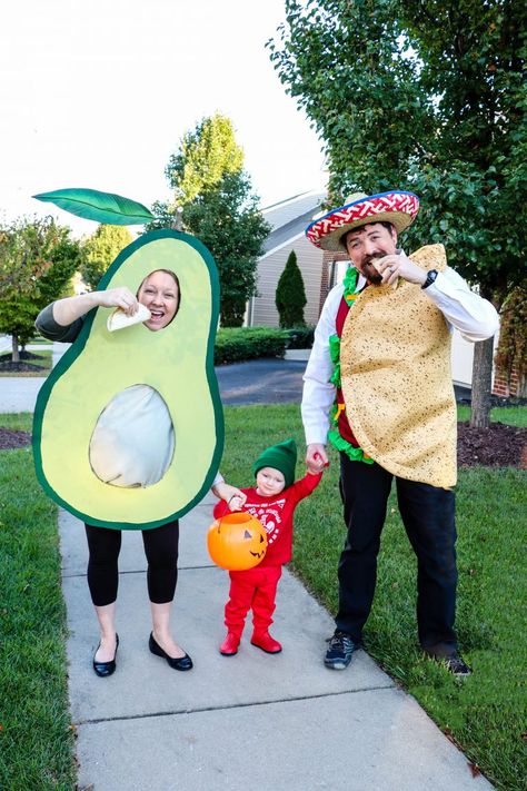 DIY Maternity Avocado, Baby Sriracha, and Dad Taco Family Costume. Click through for plenty of fun DIY costumes for families. #halloween #halloweencostumeideas #familyhalloweencostume #familyhalloweencostumeideas | glitterinc.com | @glitterinc Family Halloween Costumes With Toddler, Funny Pregnant Halloween Costumes, Witch Pirate, Avocado Costume, Taco Costume, Maternity Halloween, Halloween Costume Toddler Girl, Pregnancy Costumes, Halloween Costumes For Family