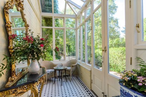 15 Impressive Victorian Sunroom Designs For Your Pleasure Small Sunroom Designs, Small Conservatory Ideas, Traditional Sunroom, Victorian Sunroom, Small Conservatory, Victorian Conservatory, Conservatory Ideas, Small Sunroom, Victorian House Interiors