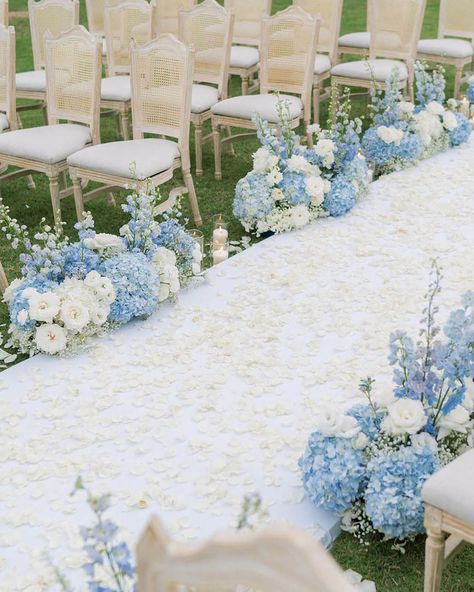 French Blue Wedding, Baby Blue Weddings, Blue Wedding Decorations, Wedding Color Combinations, Wedding Setup, White Wedding Decorations, Blue And White Wedding, Blue White Weddings, White Wedding Theme