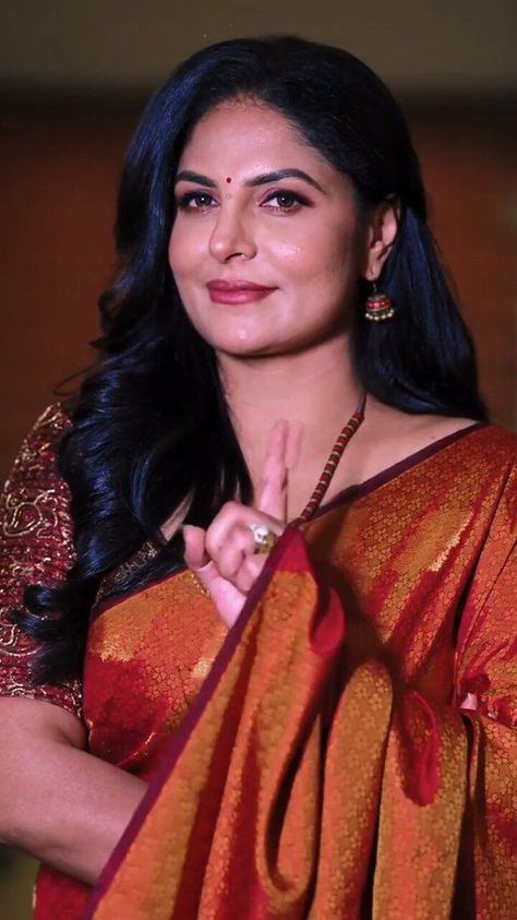 Asha Sharath, Asha Sarath, Classy Men, Beautiful Women Over 40, Hot Pics, Indian Beauty Saree, Actress Photos, Art Galleries, Diamond Cuts