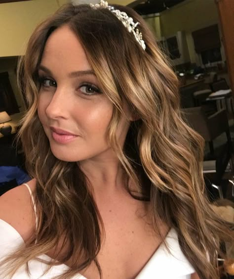 So glad she married Alex!! Camila Luddington, Greys Anatomy Jo, Greys Cast, Jo Wilson, Camilla Luddington, Hot Haircuts, Gray's Anatomy, Lexie Grey, Greys Anatomy Memes