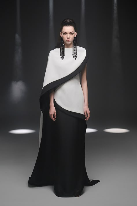 Antonio Grimaldi Fall 2024 Couture Collection Antonio Grimaldi, Elegant Dresses Classy, Couture Details, فستان سهرة, Black And White Dress, Gala Dresses, Abayas Fashion, Glam Dresses, Fashion Design Clothes