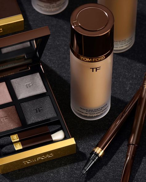 TOM FORD on Instagram: “Runway Replay recalls Tom Ford's unforgettable show looks.  For AW18, he channeled the glamorous edge of Warhol’s muse to reinvigorate his…” Double Indemnity, Tom Ford Makeup, Tom Ford Beauty, Male Makeup, Tom Ford Men, Beauty Regimen, Matte Foundation, Jewelry For Men, Love Makeup