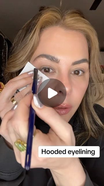 Upper Lid Eyeliner, Easy Cateye Eyeliner, Hooded Eye Eyeliner Tutorials, Eyeliner With Eyeshadow Hooded Eyes, Hooded Eye Cat Eye, How To Eyeliner Hooded Eyes, Eyeliner Hacks For Hooded Eyes, Cateye Eyeliner Hooded Eyes, Eyeliner Hooded Eye