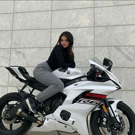 Bike Aesthetic Wallpaper, Driving Lamborghini, Wallpaper Backgrounds Aesthetic Iphone, Taylor Swift Laptop, Girl Motorcyclist, Rainy Sunset, Xe Ducati, Tmax Yamaha, Moto Yamaha