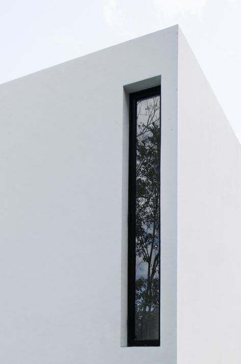 Garcias’ House / Warm Architects Concrete Staircase, Minimal Architecture, Modern Window, White Building, Modern Windows, Minimalist Architecture, Facade Design, Facade House, Window Design