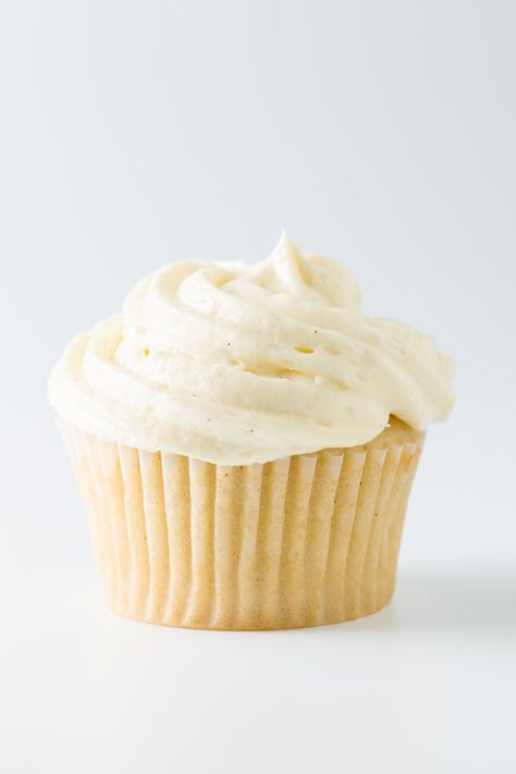 Best Vanilla Cupcakes Recipe - Step-by-Step Instructions and Video Best Vanilla Cupcake Recipe, Easy Vanilla Cupcakes, Moist Vanilla Cupcakes, Vanilla Cupcake Recipe, Cupcake Decoration, Meringue Buttercream, Coconut Chips, Buttercream Recipe, Cupcake Recipe