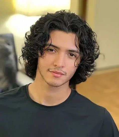 Wavy Hair Men: 25 Ideas for a Breathtaking Look Short Layered Curly Hair Men, 2c Men Hair, Men Wavy Long Hair, Men’s Longer Curly Haircuts, Curly Mid Length Hair Men, Curly Medium Hair Men, Curly Flow Hairstyle Men, Long Hair Styles Men Wavy, Middle Part Curly Hair Men