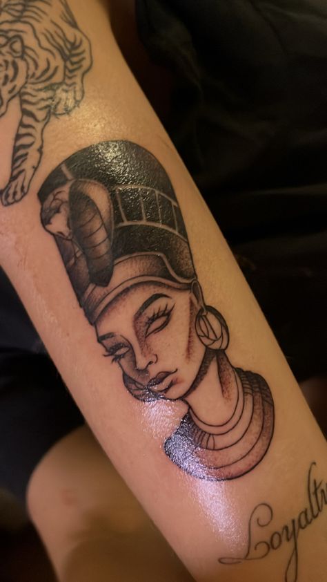 Nefertiti Tattoo, Purple Tattoos, African Tattoo, Flying Tattoo, Egyptian Tattoo, Tattoos For Black Skin, Alcohol Aesthetic, Sleeves Ideas, Pretty Tattoos