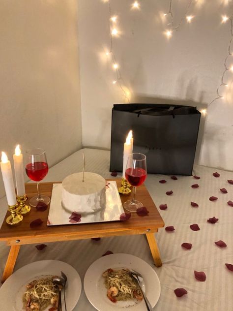 Simple Room Decor For Anniversary, Husband Birthday Surprise At Home, Simple Surprises For Husband, Simple Birthday For Husband, Birthday Dinner For Boyfriend At Home, Candle Light Dinner At Home For Two, Simple Birthday Dinner Ideas At Home, Simple Birthday Room Decorations For Boyfriend, Candle Light Dinner At Home Romantic