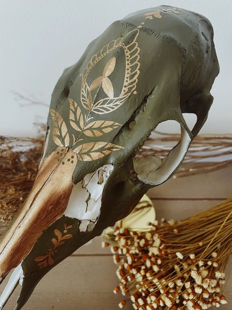 Painted Horse Skull, Savannah Core, Deer Crafts, Decorative Skulls, Bone Decor, Painted Deer Skulls, Animal Skull Decor, Raccoon Skull, Deer Skull Art