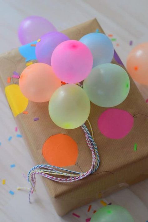 Mini Balloon Bouquet Gift Wrapping Techniques - Gift Guides and Ideas - How to Make a First Impression #FrugalCouponLiving #giftwrapping #giftideas #giftwrap #giftideas #giftwrapideas #giftwrappingideas #present #presents #presentideas Diy Gifts, Birthday Gift Wrapping, Creative Gift Wrapping, Present Wrapping, Brown Paper Bag, Wrapping Ideas, Brown Paper, Birthday Presents, Creative Gifts