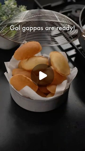 Pani Puri Recipe How To Make, Gol Gappe Recipe, Gol Gappe, Masala Puri, Pani Puri Recipe, Puri Recipes, Pani Puri, Black Salt, Green Chutney