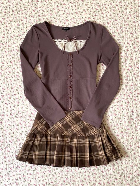 Feminine Mini Skirt Outfit, Milkmaid Outfit Aesthetic, Outfits With Checkered Skirt, Checkered Skirt Outfits, Checkered Mini Skirt Outfit, Final Girl Aesthetic Outfits, 2000s Autumn Outfits, Shoujo Aesthetic Outfits, Milkmaid Top Outfit