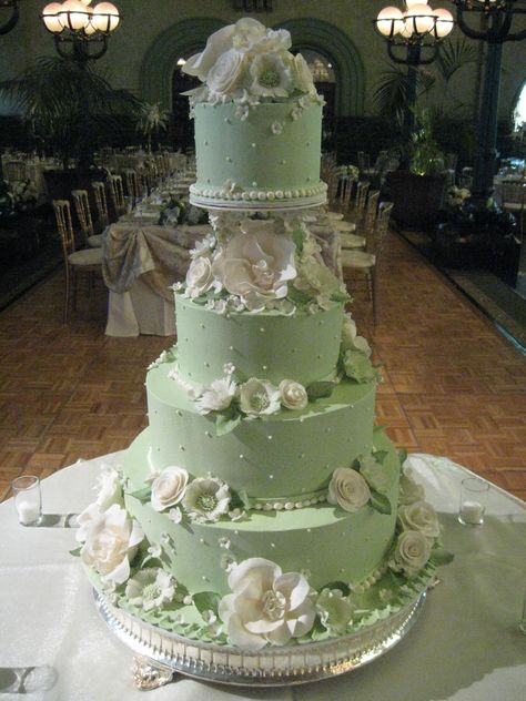 Green Cakes For Quinceanera, Enchanted Forest Cake Quinceanera Green, Princess Tiana Wedding Cake, Wedding Cake Light Green, Princess And The Frog Quinceanera Cake, Green Quinceanera Theme Cake, Sage Green 15 Cake, Green 15 Cake, Quinceanera Cakes Sage Green