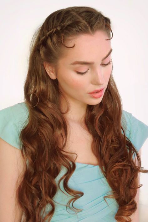 Daphne Bridgerton from Netflix "Bridgerton" Braided Hairstyle wearable in 2021! Bring Regency Era Style back hehe xo Jackie Wyers Historical Hairstyles, Medieval Hairstyles, Peinados Fáciles Para Cabello Corto, Aesthetic Hair, Vintage Hairstyles, Trendy Hairstyles, Prom Hair, Pretty Hairstyles, Hair Looks