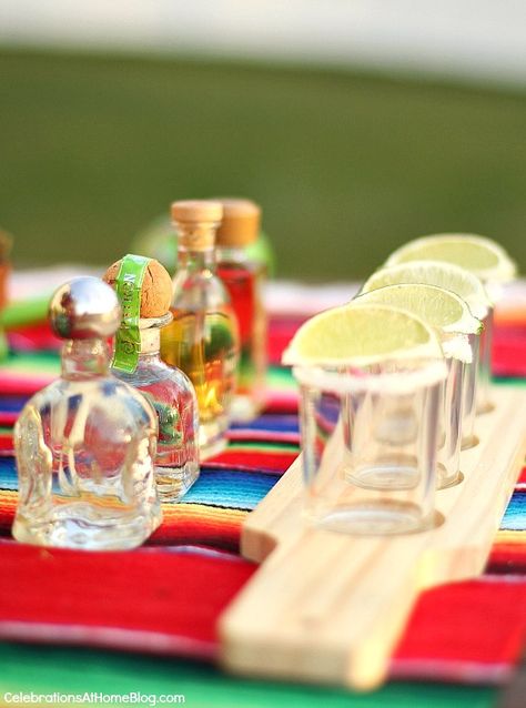 You'll love these tabletop and entertaining ideas for Cinco de Mayo - tequila tasting Mexican Fiesta Party Ideas, Fiesta Party Ideas, Tequila Tasting, Cinco De Drinko, Mexican Fiesta Party, Mexican Birthday, Fiesta Theme Party, Tacos And Tequila, Party Tablescapes