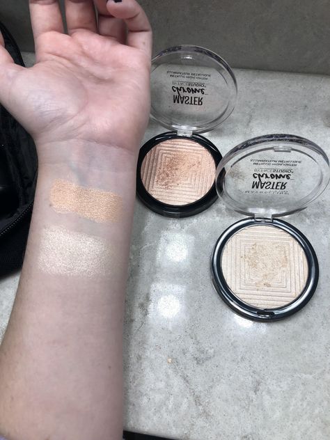 Maybelline Master Chrome Highlighter in Molten Rose Gold and NikkieTutorials #makeup #beauty Maybelline Master Chrome Highlighter, Master Chrome Highlighter, Maybelline Highlighter, Gold Make Up, Highlighter Swatches, Baking Makeup, Fashion Fairytale, Expensive Makeup, Essence Makeup