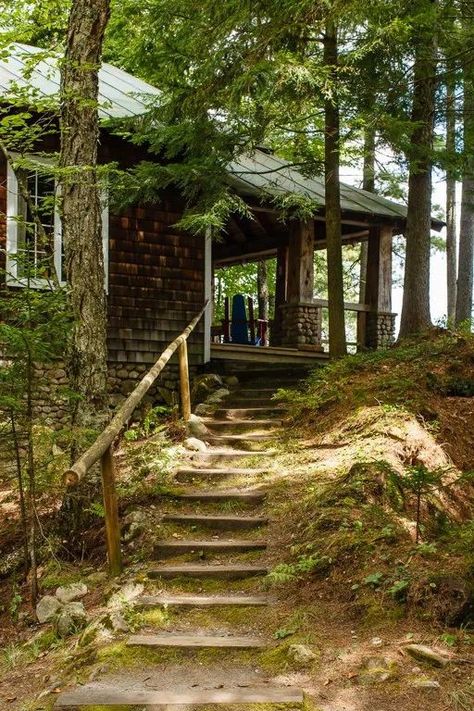 Flooring: Use stone, wood, or earth for a rustic feel.
Fireplace: Consider building a stone hearth for heating and cooking.
Add insulation if needed for year-round living.
Permits and Sustainability:

Check local regulations to ensure you’re allowed to build.
Opt for eco-friendly materials and sustainable building practices.
Suggested #Tags:
#StoneHouse
#OffGridLiving
#WoodlandRetreat
#NaturalBuilding
#SustainableLiving
#DIYConstruction
#TinyHouse Stone House In The Woods, Camp Nostalgia, Small Stone Cottage, Forest Cabins, Small Stone House, Unusual Houses, Witchy House, Stone Cabin, Starter House