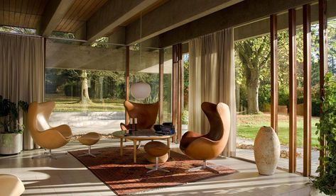 Best Modernist Houses sold on The Modern House | House & Garden Huisgenoot Wenresepte, Extraordinary Houses, Poltrona Design, Extraordinary Homes, Casa Retro, Midcentury House, Mid Century Interior, Modernist House, Mid Century Architecture