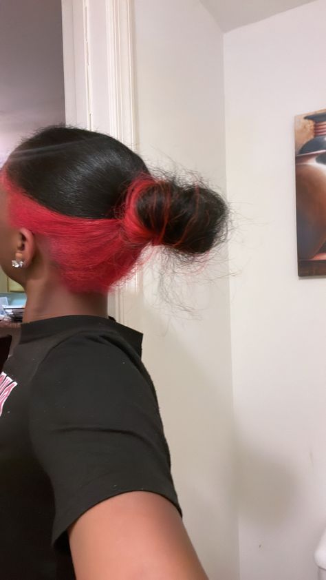 Red Peekaboo Hair Black Women, Red Peak A Boo Hair Black Women, Dyed Hair Back Of Head, Black And Red Skunk Stripe Hair, Red And Black Peekaboo Hair, Skunk Hair Dye Red, Skunk Stripe Hair Pink, Red Skunk Stripe Hair Black Women, Skunk Stripe Hair Red