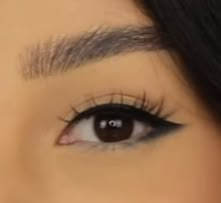 How To Do Puppy Eyeliner For Hooded Eyes, Eyeliner Ideas For Big Eyes, Downturned Eyeliner Looks, Round Almond Eyes Eyeliner, Almond Eyes Eyeliner Aesthetic, Eyeliner Ideas For Round Eyes, Deer Eyes Eyeliner, Puppy Dog Liner Makeup, Simple Eyeliner For Almond Eyes