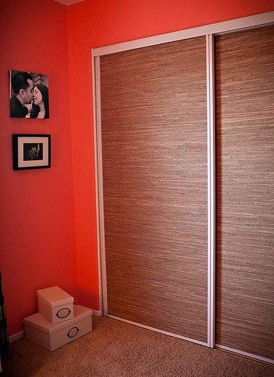 Great use of wallpaper to cover sliding mirror doors........clever. Bifold Wardrobe, Sliding Mirrors, Mirrored Closet Doors, Diy Kast, Mirrored Closet, Feng Shui Bedroom Tips, Sliding Mirror Door, Mirror Closet, Diy Closet Doors