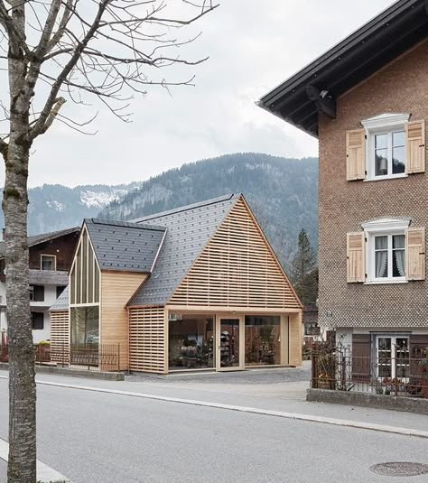 Gable Roof Design, Garden Workshop, Transitional Exterior, Transitional Farmhouse, Wooden Facade, Wooden Architecture, Wood Architecture, Small Buildings, Transitional Living Rooms