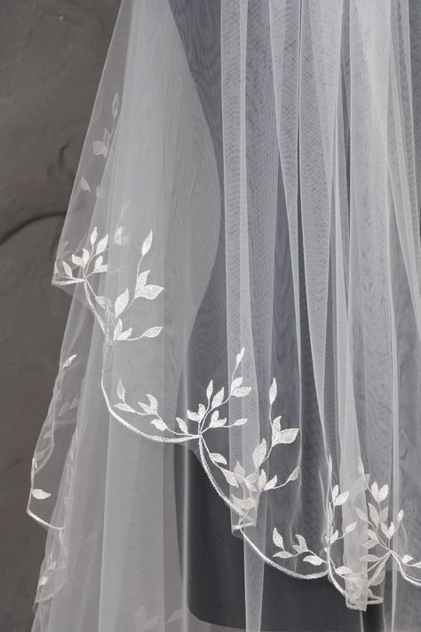 Wedding Veil Embroidery Veil Lace Veil Mantili Veil - Etsy Ukraine Wedding Veil Embroidery, Wedding Dress Pantsuit, Embroidery Veil, Veil Embroidery, Floral Wedding Veils, Boho Veils, Simple Veil, Bride Head, Veil Lace