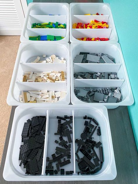 Get all those Lego pieces organized with these simple DIY drawer dividers! Lego Organization Ideas, Lego Organizer, Lego Storage Solutions, Lego Desk, Lego Storage Organization, Trofast Ikea, Diy Drawer Dividers, Lego Bedroom, Lego Organization