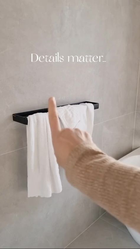 Interior Design & Home Decor | An amazing way to style towels 🥰❤️Credit @bella.minaaa 💕💕💕Wish you all the best my lovely IG family 🤗🥰 . #organization #fold #folding… | Instagram How To Fold Towels For Airbnb, How To Display Hand Towels In Bathroom, Hand Towel Placement Bathroom, Bathroom Towel Bar Placement, Guest Towels Display, Hand Towel Ideas, How To Fold Towels For Display, Hand Towels Bathroom Display, Towels On Towel Bar