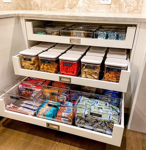 Kitchen & Pantry Storage Solutions That Just Make Sense | RíOrganize | Luxury Professional Organizer The Ultimate Sleepover, Ultimate Sleepover, Pantry Bin, Pantry Drawers, Snack Organizer, Organized Pantry, Modern Organization, Desain Pantry, Pantry Remodel