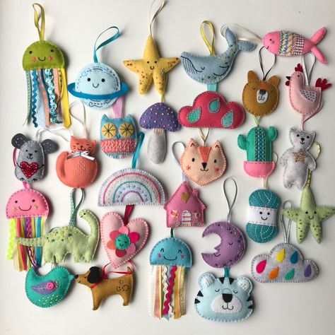 Folded Fabric, Felt Crafts Diy, Felt Embroidery, Pola Sulam, Fabric Ornaments, Sewing Toys, Felt Diy, Felt Toys, A Storm