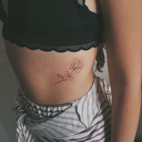 Fine Line Rose Rib Tattoo, Ribcage Rose Tattoo, Rib Cage Rose Tattoo, Rose Tattoo On Waist, Roses Rib Tattoo, Rose On Ribs Tattoo, Rose Tattoo Rib Cage, Delicate Flower Tattoo Ribs, Rose Between Breast Tattoo