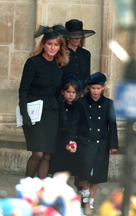 Princess Diana Funeral, Diana Funeral, Sarah Duchess Of York, English Royal Family, Princess Diana Family, Prinz William, Diana Princess Of Wales, Prinz Harry, Royal Family England