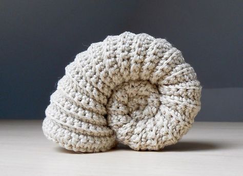 Crochet an Ammonite Fossil - FREE Pattern #crochet #ammonite #freepattern Art Au Crochet, Crochet Plants, Crochet Garden, Crochet Fish, Crafts Crochet, Confection Au Crochet, Dark Crystal, Form Crochet, Ammonite Fossil