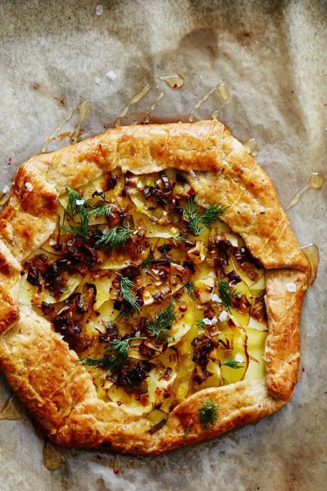 Gallete Recipe, Galette Recipe Savory, Savory Galette, Galette Recipes, Homemade Hot Pockets, Potato Galette, Leek Recipes, Galette Recipe, Mini Quiches