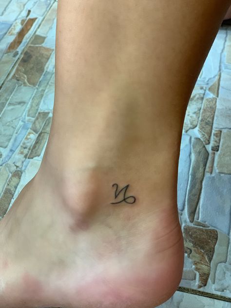 Capricorn Stick And Poke Tattoo, Capricorn Glyph Tattoo, Capricorn Minimalist Tattoo, Capicorn Tatoos Ideas, Capricorn Tattoo For Women, Divine Tattoos, Capricorn Sign Tattoo, Capricorn Tattoos, Stick Poke Tattoo