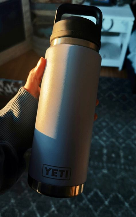 Yeti Water Bottle Aesthetic, Yeti Aesthetic, Yeti Water Bottle, Bottle Aesthetic, Cowboy Wall Art, Trendy Water Bottles, Drink Bottle, Water Bottle Design, Purple Violet